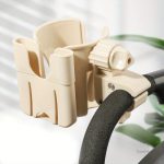Pratique : support pour téléphone et gobelet sur poussette