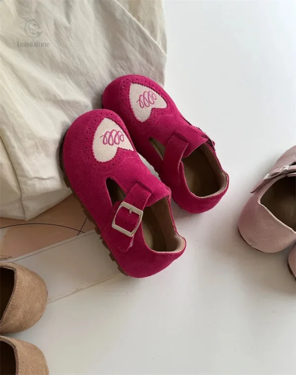 Chaussures enfants, semelles adaptées à la croissance