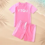 Léger maillot de bain deux pièces pour le plaisir de l'été