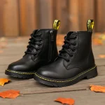 Bottes à lacets noires pour l'automne et l'hiver