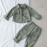 Vêtements garçons : ensemble tendance et pratique