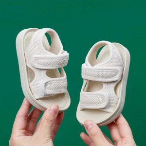Semelles légères et séchage rapide pour les petits