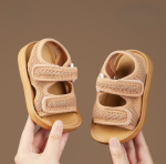 Sandales idéales pour le jeu et les activités extérieures