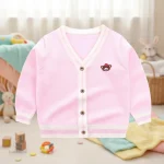 Cardigan enfant tricoté, idéal pour les jours frais