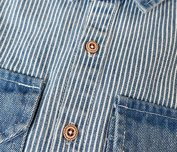 Veste denim versatile pour les aventures d'enfants