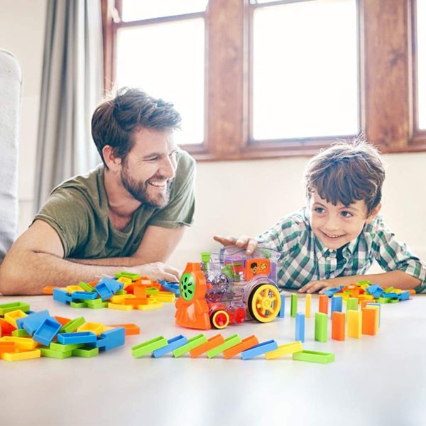 Activité ludique et éducative avec train à dominos automatique