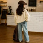 Polo ludique en denim pour un look décontracté