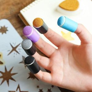 Activité artistique sécurisée avec peinture à doigts