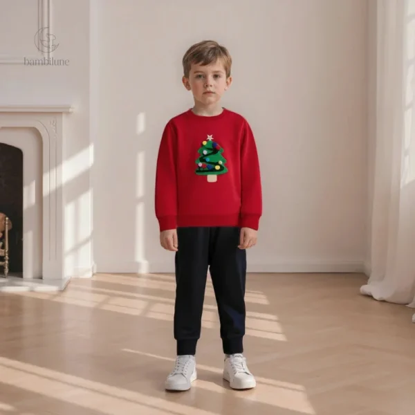 Chaud et douillet, pull rouge pour les vacances d'hiver