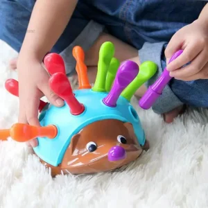 Hérisson coloré pour motricité fine chez les enfants de 1 à 2 ans