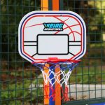 Jeux d'extérieur pour enfants : football et basket-ball