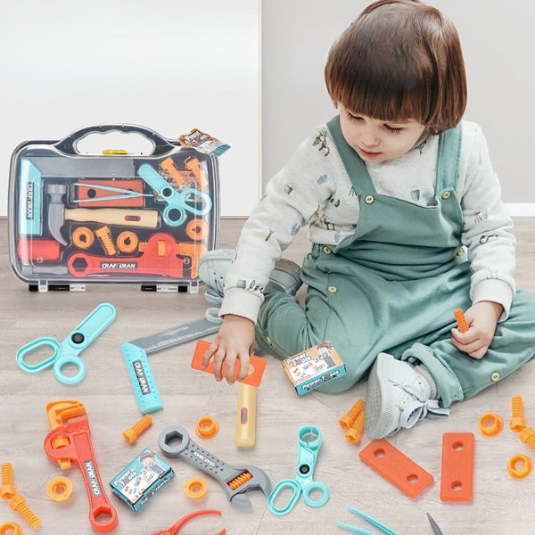 Activités manuelles avec un kit d'outils adapté aux tout-petits