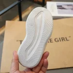 Baskets à velcro, parfaites pour jouer