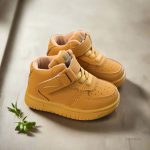 Chaussures confortables pour les premiers pas des enfants