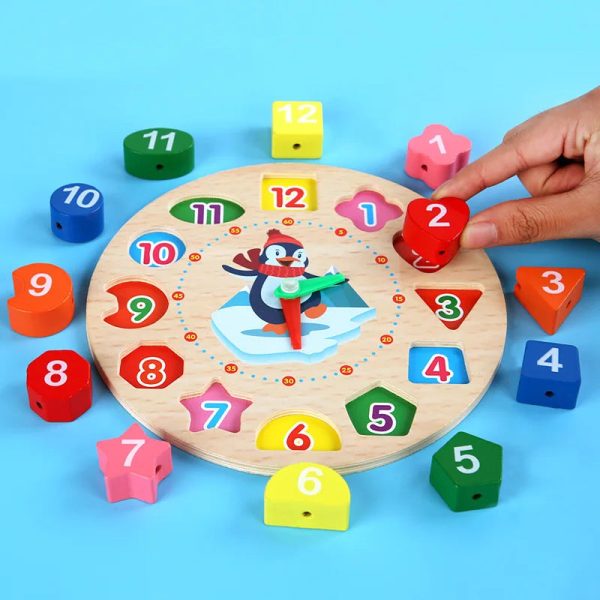 Apprentissage ludique de l'heure avec cette horloge en bois