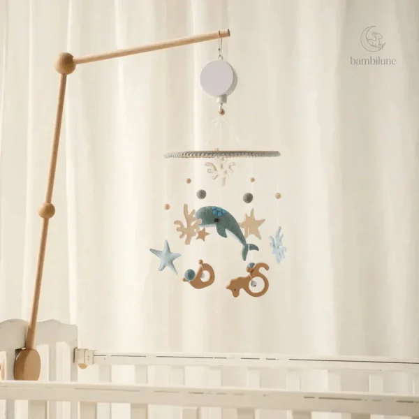 Mobile apaisant pour bébés en bois naturel