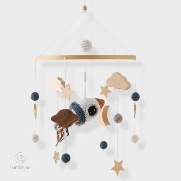 Mobile en bois design pour éveil sensoriel
