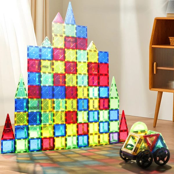 Jeux de construction avec tuiles magnétiques innovantes