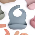 Bavoir en silicone Mess Catcher pour repas sans éclaboussures