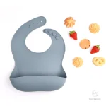 Bavoir en silicone coloré pour un repas amusant