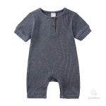 Vêtement bébé tendance, parfait pour les journées chaudes