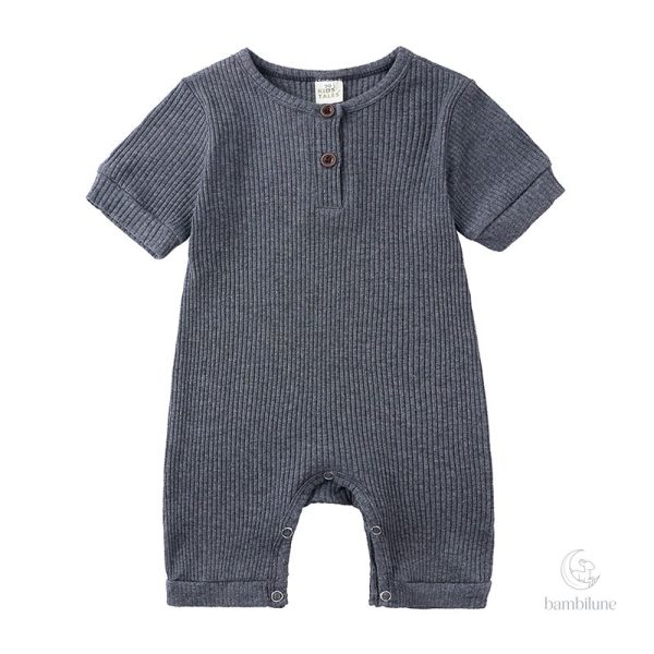 Vêtement bébé tendance, parfait pour les journées chaudes