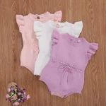 Combinaison bébé fille aérienne et douce