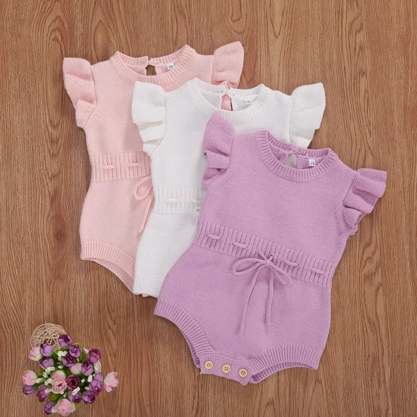 Combinaison bébé fille aérienne et douce