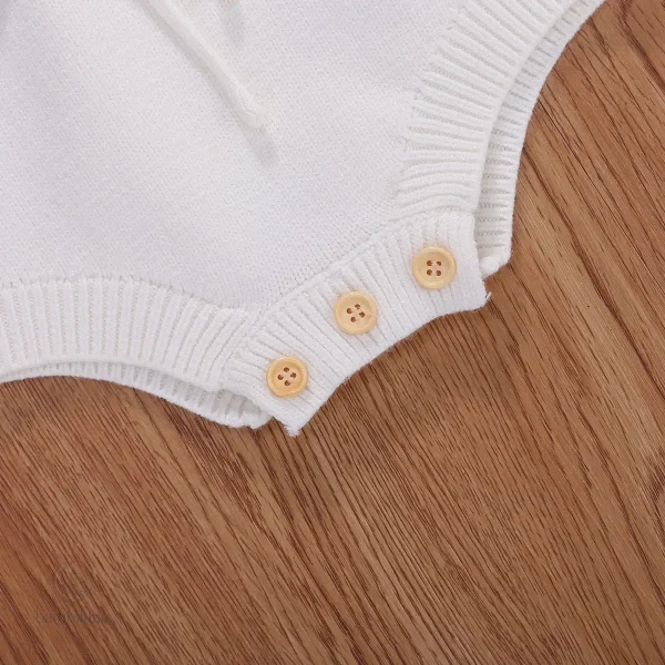 Look tendance pour bébé avec cette combinaison