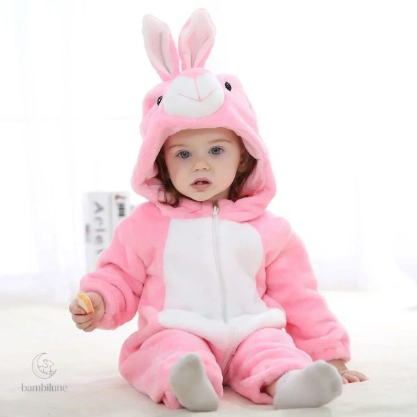 Combinaison enfantine avec motifs d'animaux variés