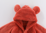 Combinaison en polaire avec capuche pour un style pratique