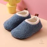 Vêtements d'hiver : pantoufles douces pour les enfants