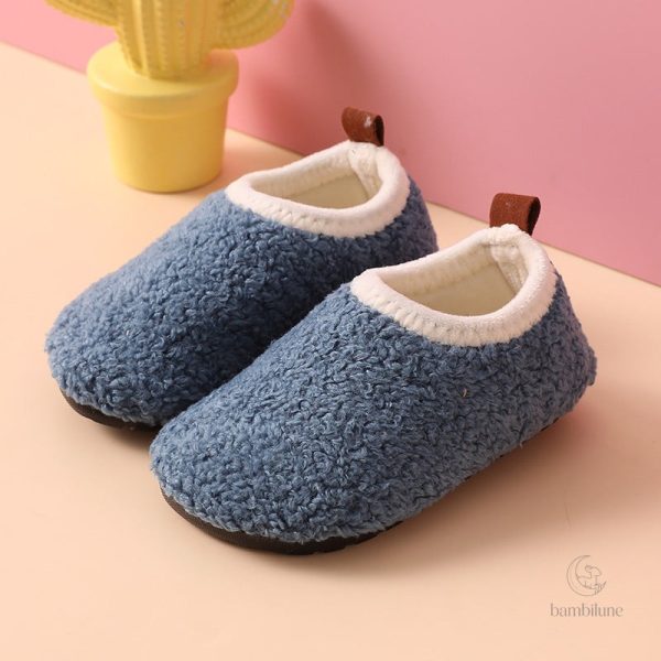 Vêtements d'hiver : pantoufles douces pour les enfants