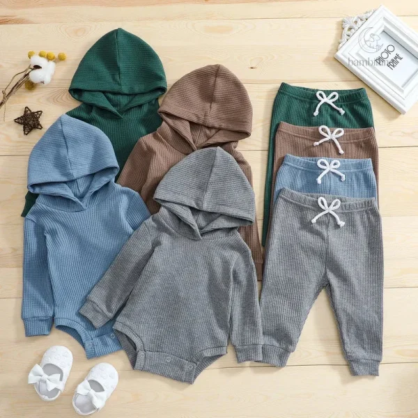 Ensemble pour bébés chaud et stylé