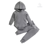 Chaud et élégant - vêtements pour bébés modernes