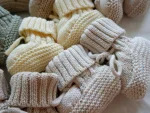 Chaussons pour enfants, tricotés avec soin et chaleur