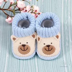 Mode enfant : chaussons tricotés pour petits pieds