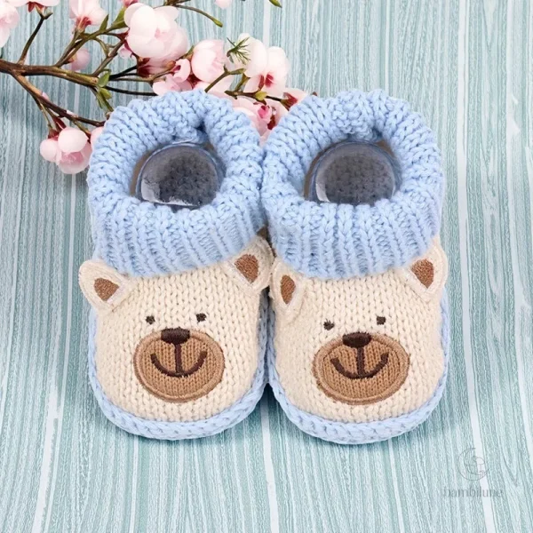 Mode enfant : chaussons tricotés pour petits pieds