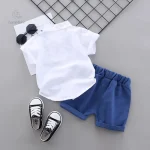 Chemise dino colorée pour les petits aventuriers
