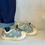 Chaussures de sport pour enfants, design moderne et attrayant