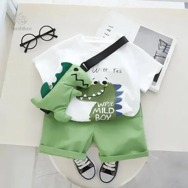 Look d'été fun pour garçons avec thème de dinosaures