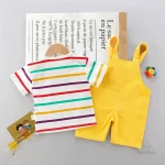Mode enfant avec motif dinosaure coloré