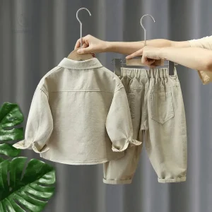 Look tendance en denim adapté aux enfants