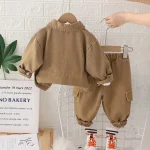 Vêtements d'automne aux couleurs pastel pour les petits