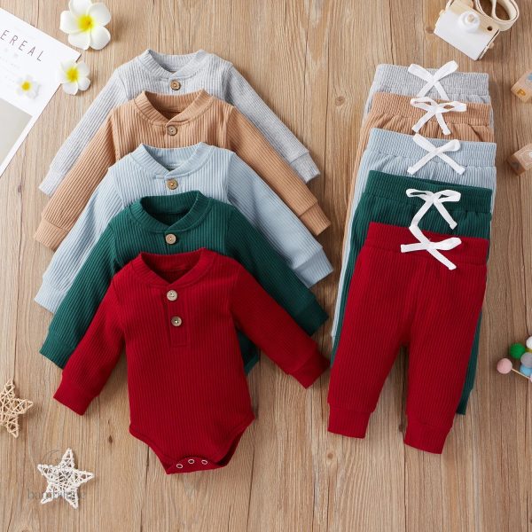 Robe bébé confortable en tissu doux