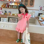 Vêtement pour enfants, robe pratique et stylée