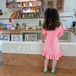 Vêtements enfants, robe colorée et lavable facilement