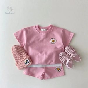 Vêtements colorés pour les festivités d'été