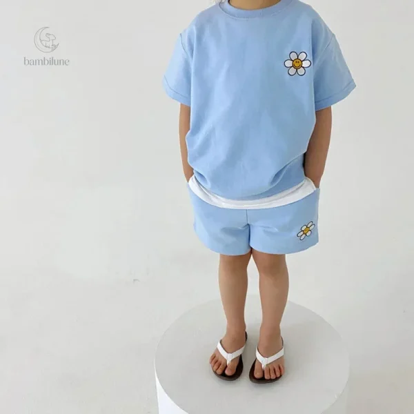 Look festif d'été pour les petits aventuriers