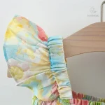 Vêtement printanier pour enfants, design pivoine élégant